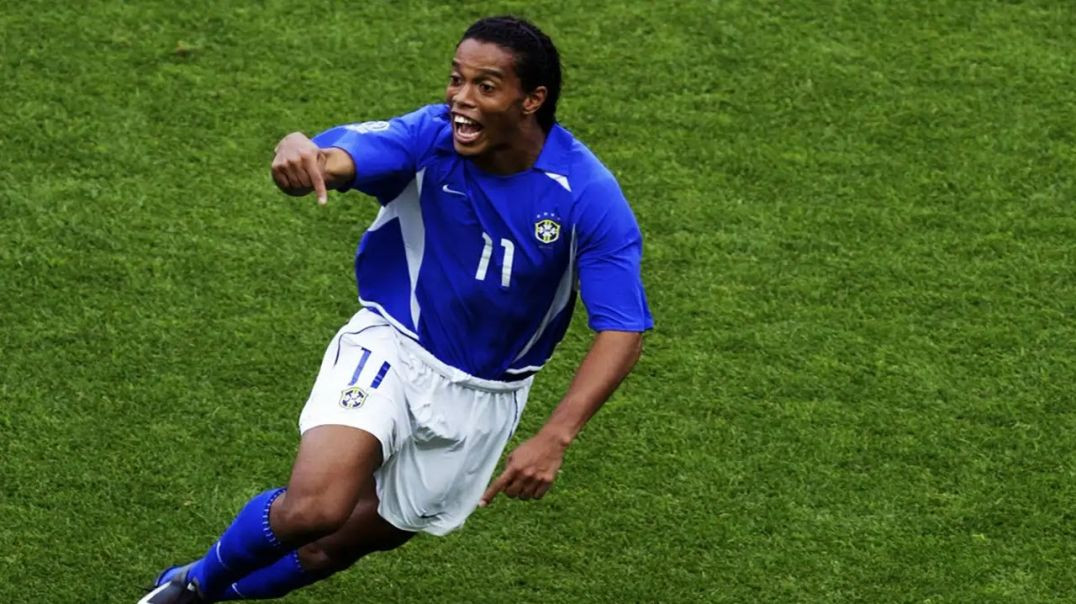 ⁣Ronaldinho Goal vs England 2002